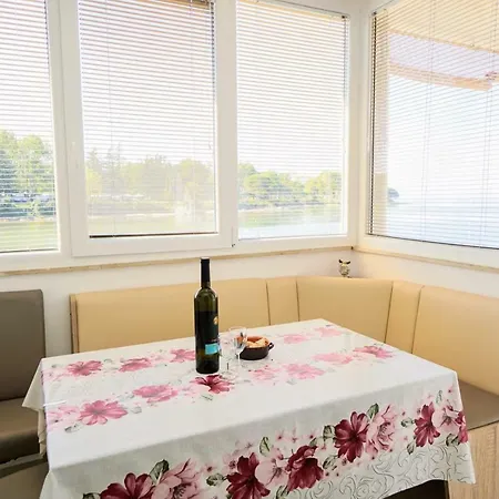 Apartment Mirela *